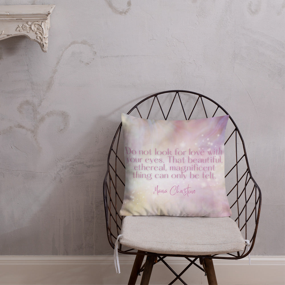 Premium Pillow: Magnificent Love Quote