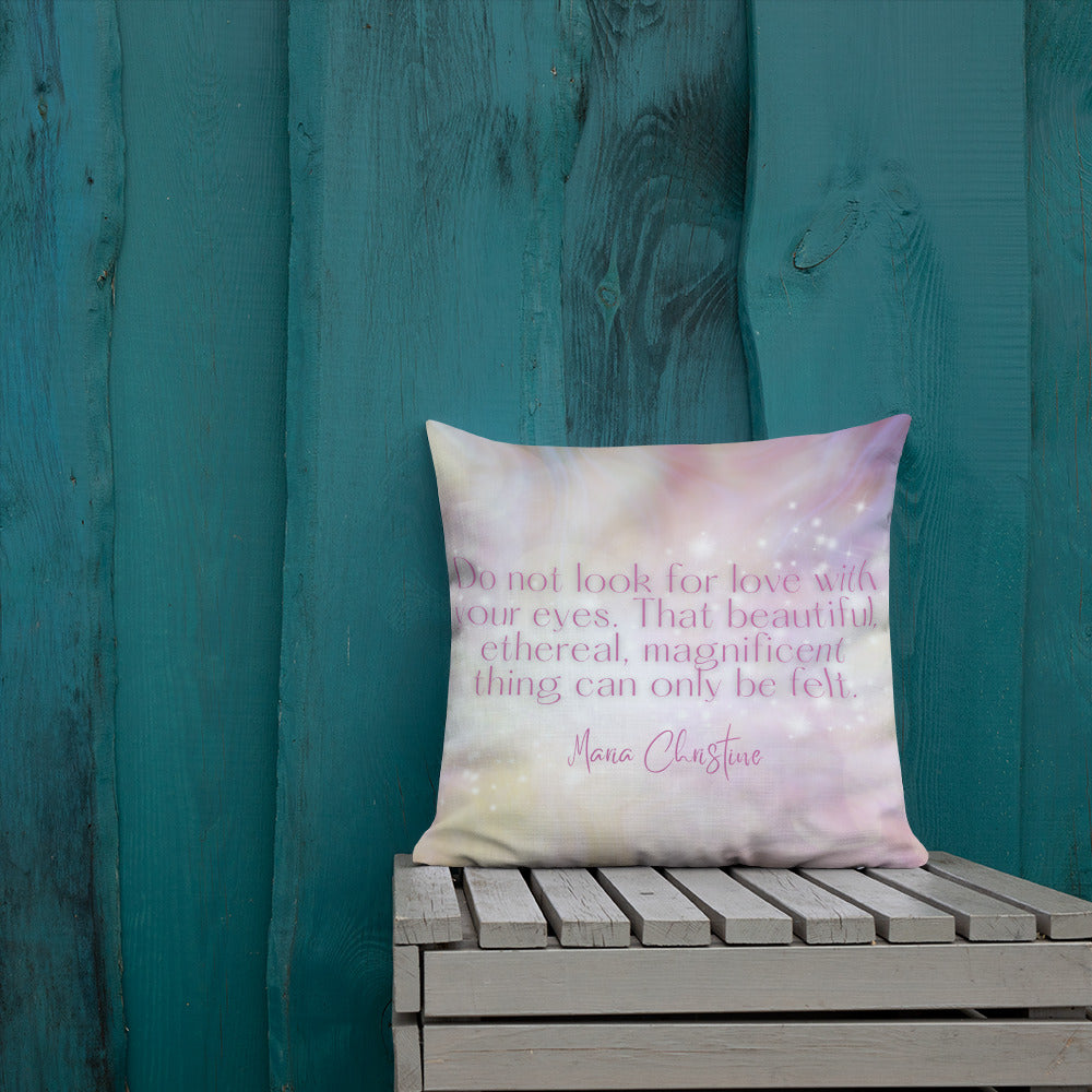 Premium Pillow: Magnificent Love Quote