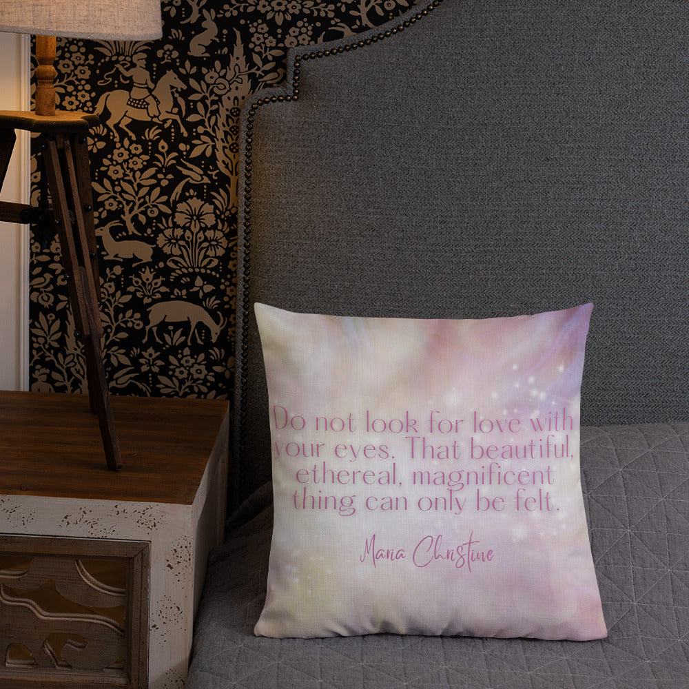 Premium Pillow: Magnificent Love Quote