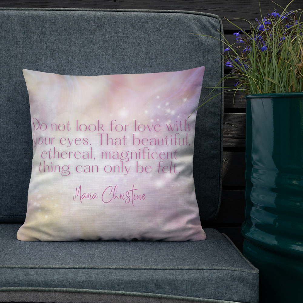 Premium Pillow: Magnificent Love Quote