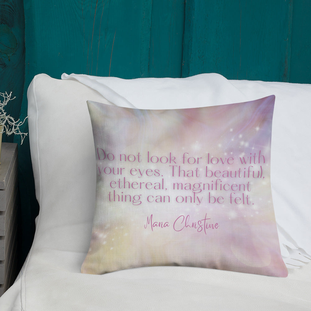 Premium Pillow: Magnificent Love Quote