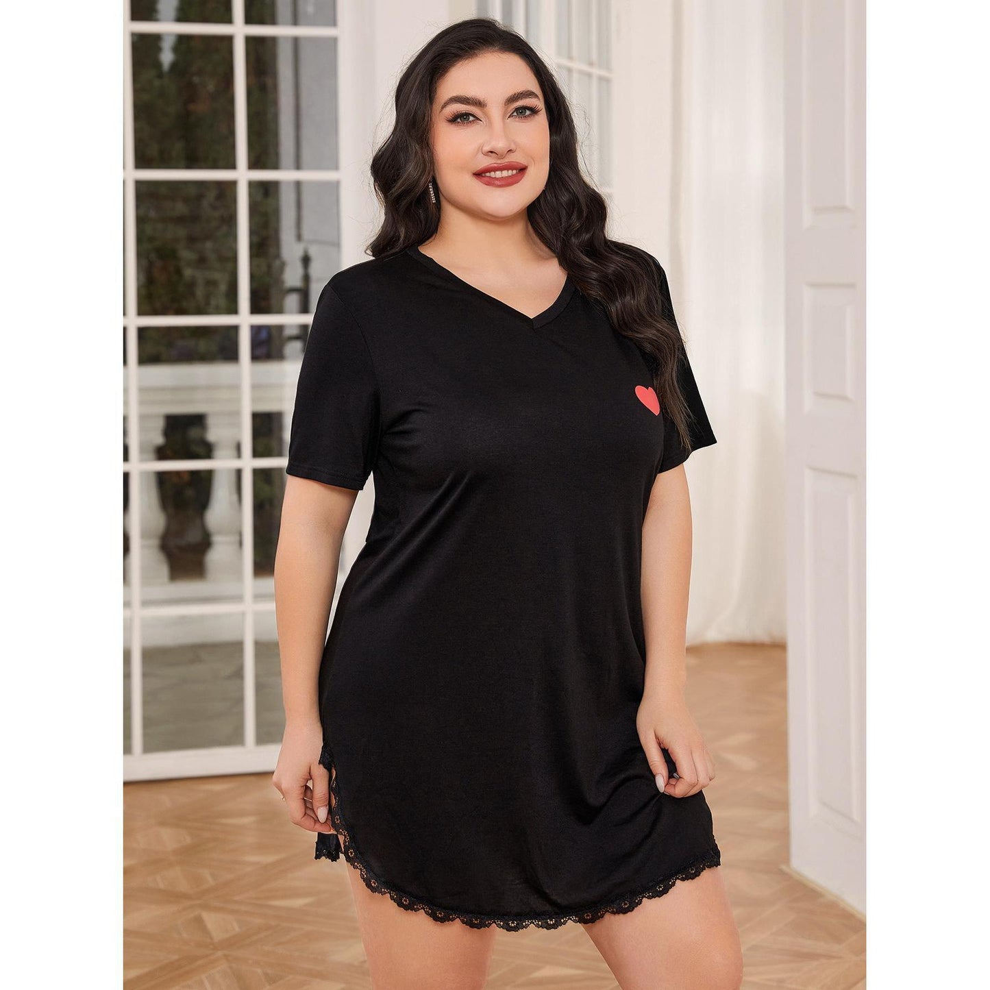 Curvy Lingerie: Short Black Nightdress with Heart