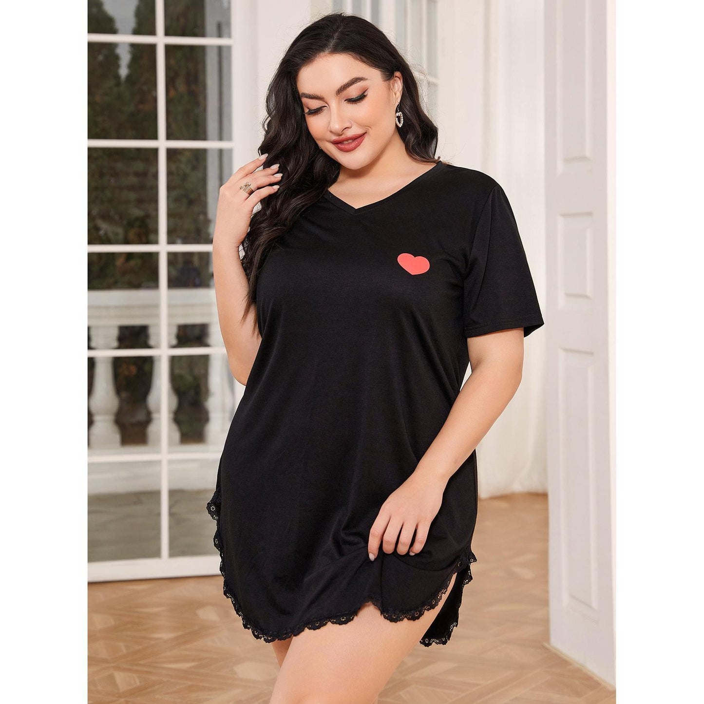 Curvy Lingerie: Short Black Nightdress with Heart