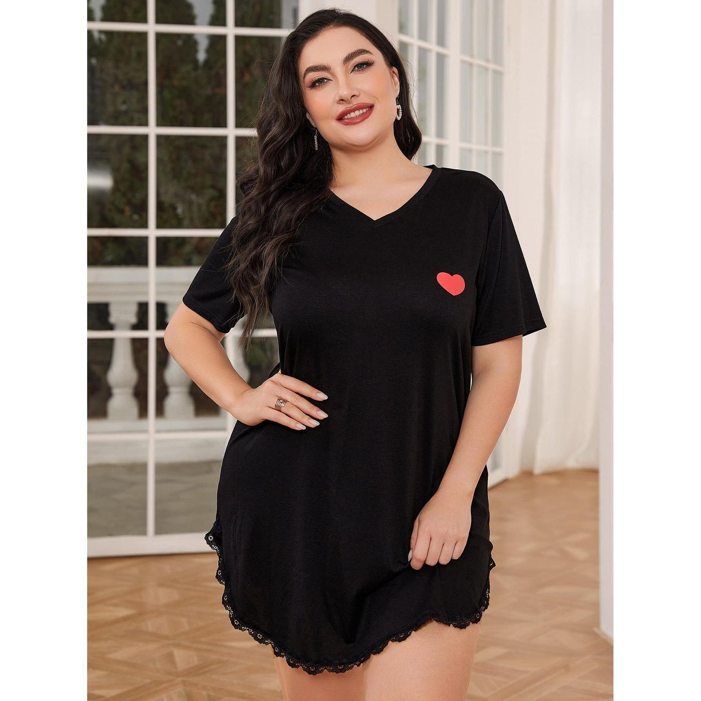 Curvy Lingerie: Short Black Nightdress with Heart