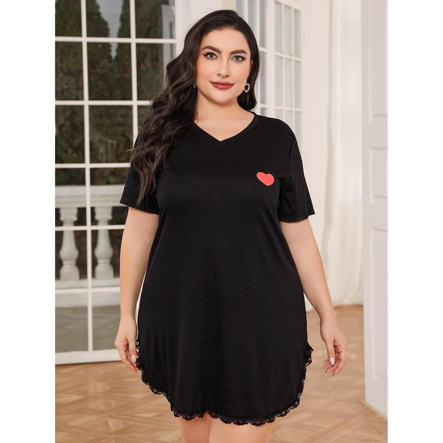 Curvy Lingerie: Short Black Nightdress with Heart